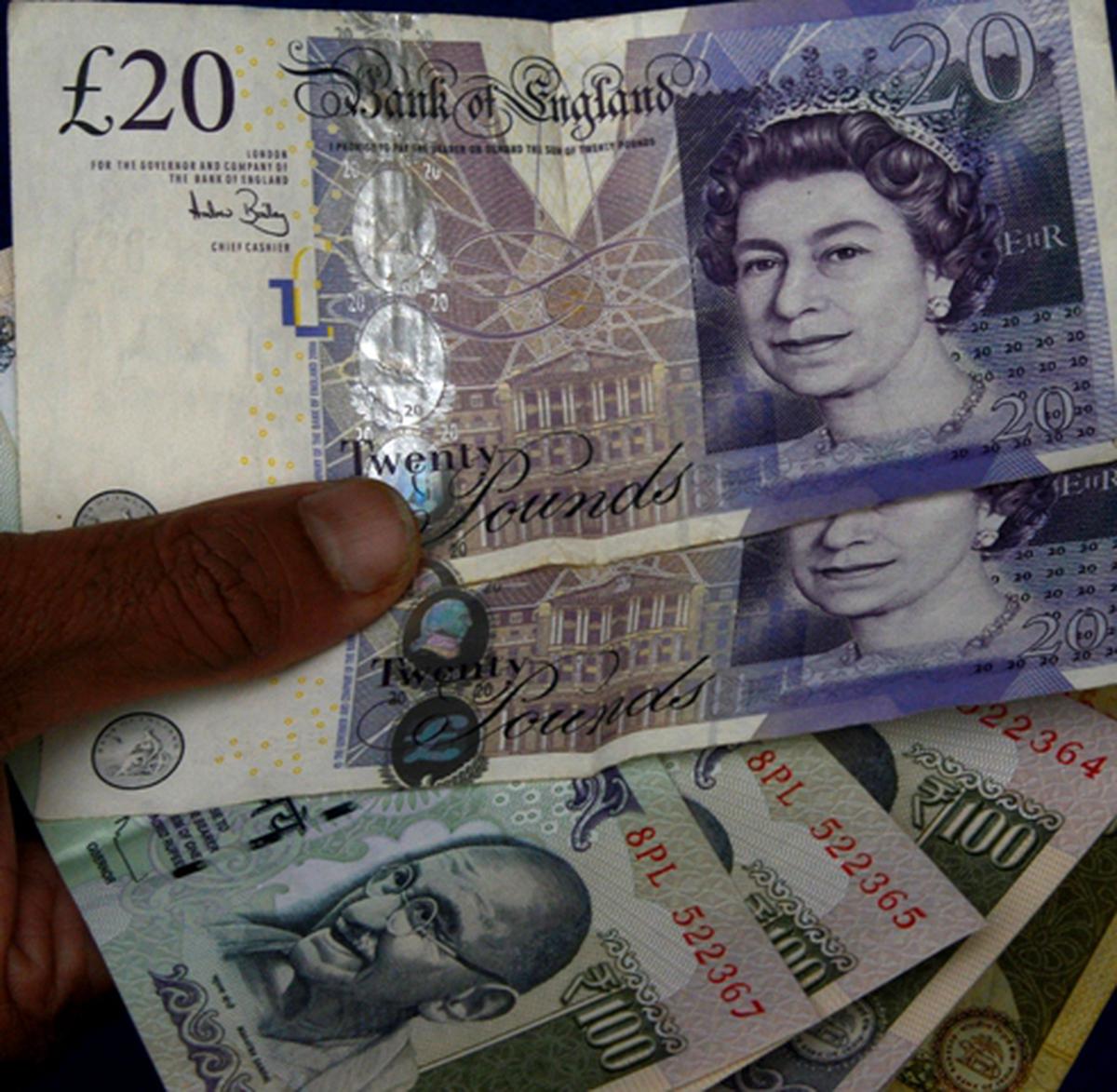 Pound deals into rupees